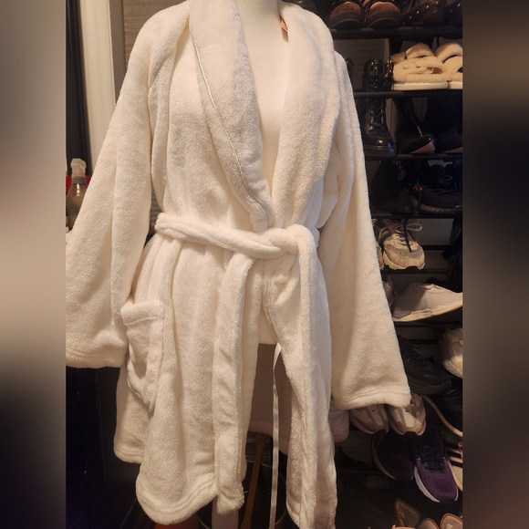 Victorias Secret Angel Cozy Short Robe